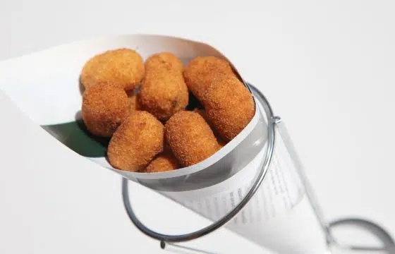 Petites bouchées de croquettes aux crevettes rouges