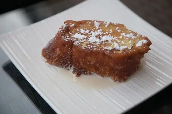 Pain perdu avec du sucre glace